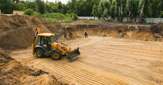 Разработка котлована Гуково стоимость за от 571 руб. м3 - заказать работы по копке и рытью котлованов | траншей